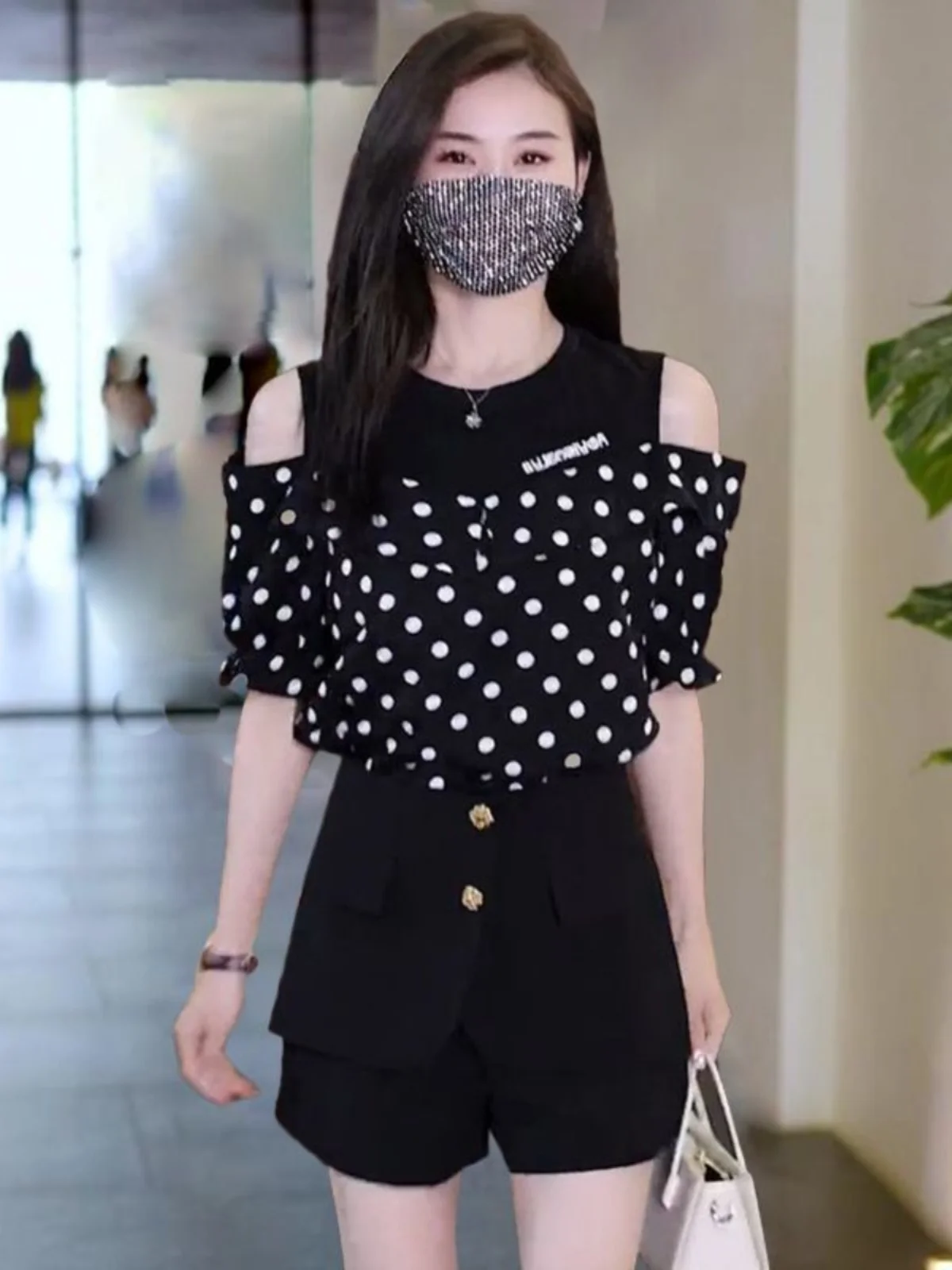Fashionable Summer Print Halter Neck Short Sleeve Chiffon Blouse Elegant Polka Dot Plaid Top Women's Lace Shirt Trendy Outfit
Fashionable Summer Print Halter Neck Short Sleeve Chiffon Blouse Elegant Polka Dot Plaid Top Women's Lace Shirt Trendy Outfit