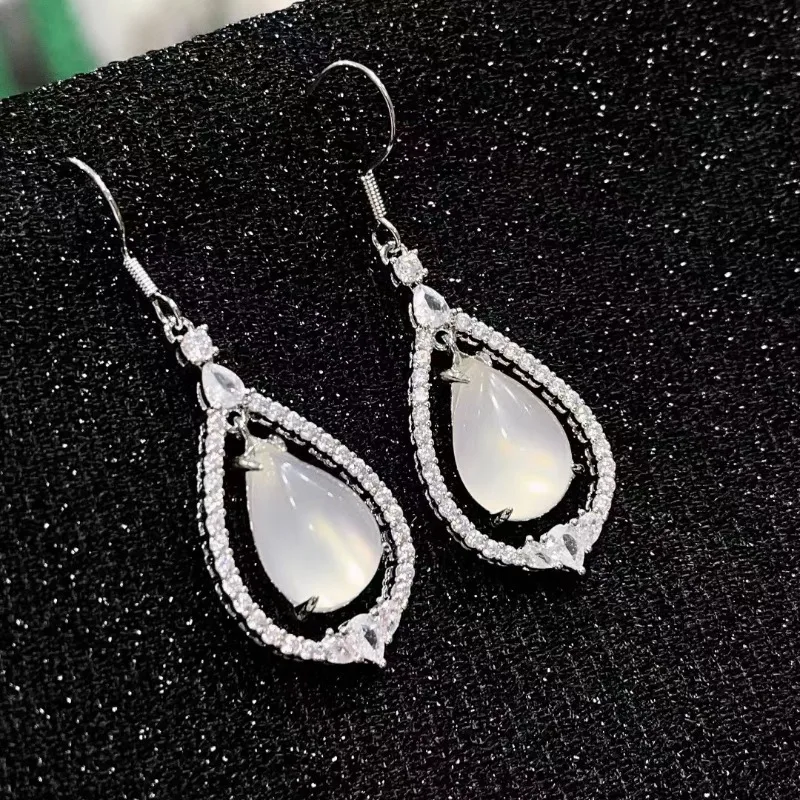 Inlaid Seiko Fashion Water Drop-shaped White and Green Chalcedony Earrings for Women
Inlaid Seiko Fashion Water Drop-shaped White and Green Chalcedony Earrings for Women
