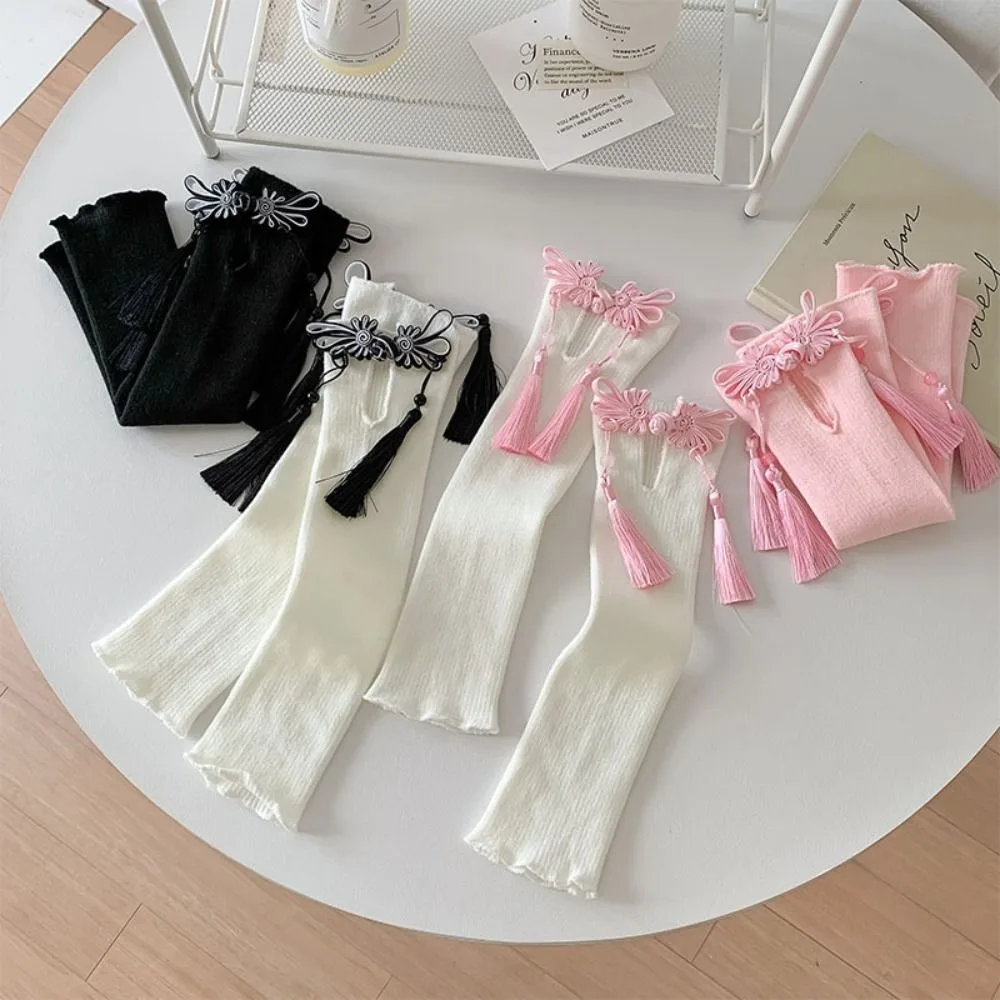 Chinese Hanfu Style Buckle Tassel Leg Socks Mid Tube Ballet Style Leg Covers New Year Pile Up Hosiery Long Stockings Women
Chinese Hanfu Style Buckle Tassel Leg Socks Mid Tube Ballet Style Leg Covers New Year Pile Up Hosiery Long Stockings Women