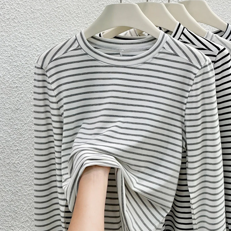 Women's Long Sleeve Color-Block Striped Crew Neck T-Shirt, Korean Style Loose Casual Inner Wear Base Shirt Top for Summer
Women's Long Sleeve Color-Block Striped Crew Neck T-Shirt, Korean Style Loose Casual Inner Wear Base Shirt Top for Summer