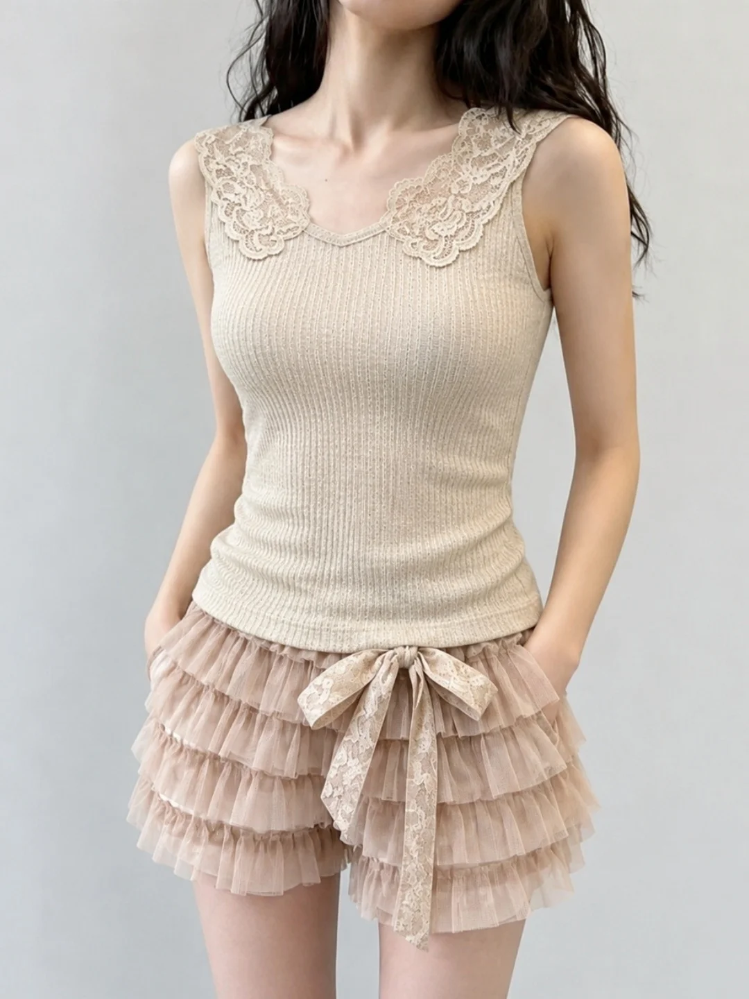French Style Lace Splice Knitted Vest Sleeveless Turn-down Collar Summer Fashionable Women's Top Ice Silk Light Maturity Wind
French Style Lace Splice Knitted Vest Sleeveless Turn-down Collar Summer Fashionable Women's Top Ice Silk Light Maturity Wind