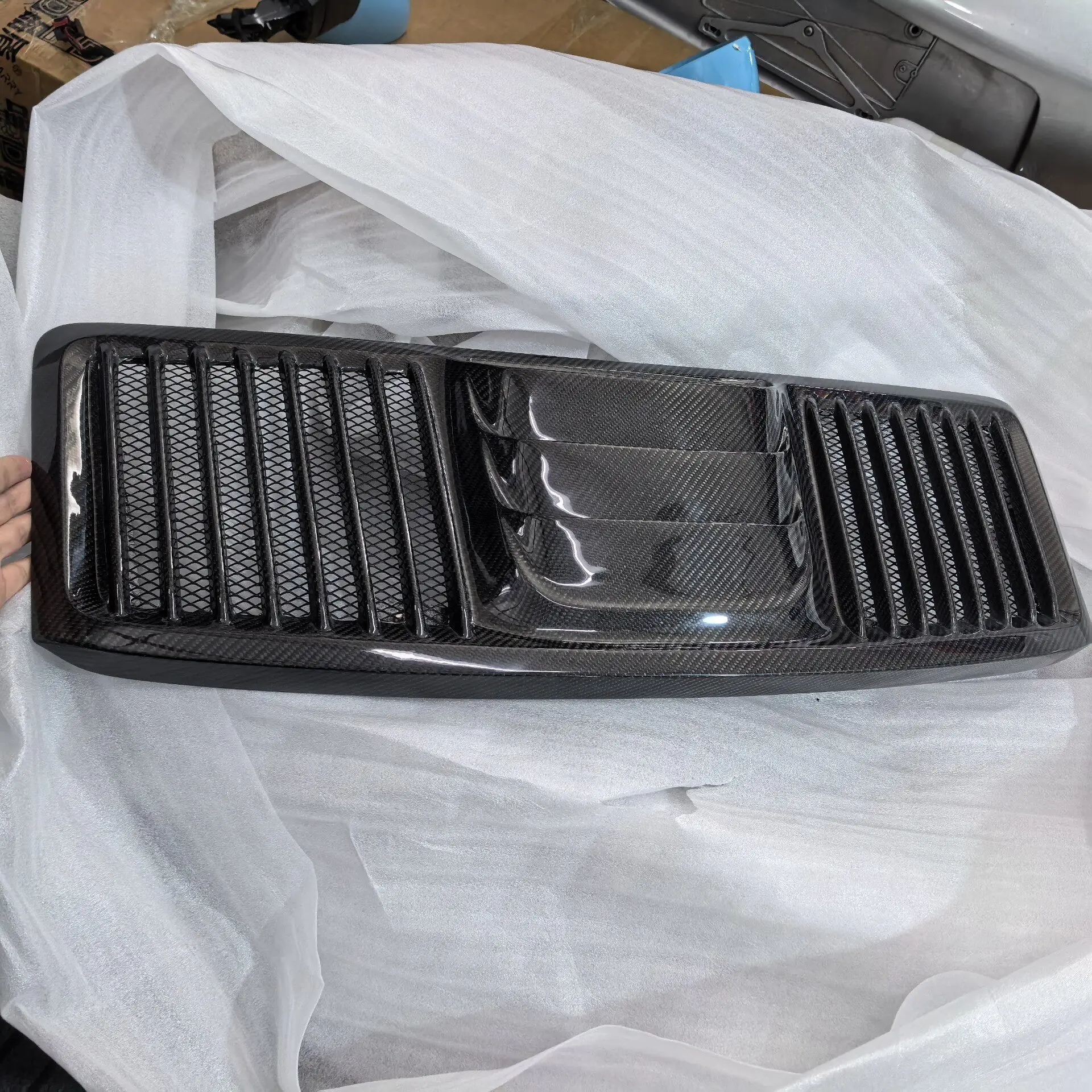 Real Carbon fiber Car Trunk Grille Rear grill for Porsche 911 991.1 upgrade 991.2 TurboS Rear Radiator Grille Car Accessories
Real Carbon fiber Car Trunk Grille Rear grill for Porsche 911 991.1 upgrade 991.2 TurboS Rear Radiator Grille Car Accessories