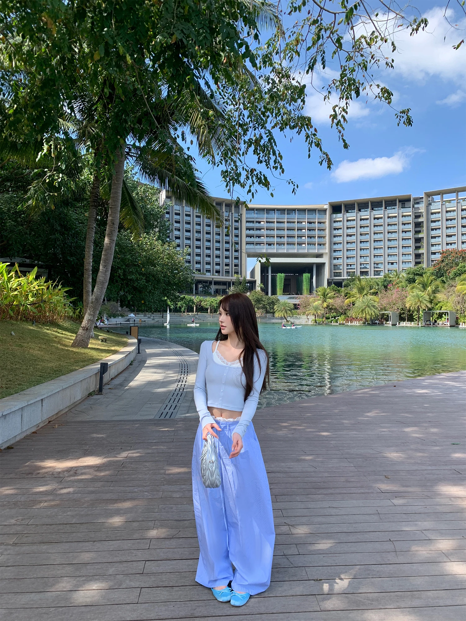 Синие брюки с кружевными вставками и широкими штанинами, женские свободные повседневные брюки в стиле ретро, модные, весна-лето, новинка 2025 года
Синие брюки с кружевными вставками и широкими штанинами, женские свободные повседневные брюки в стиле ретро, модные, весна-лето, новинка 2025 года