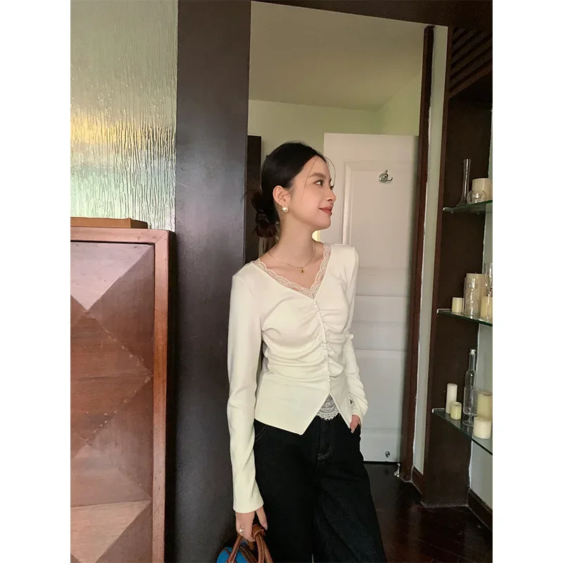 Winter French Romance V Sweet Fresh Neck Lace Splicing Knitted Sweater Pleated Skinny Inner Top
Winter French Romance V Sweet Fresh Neck Lace Splicing Knitted Sweater Pleated Skinny Inner Top