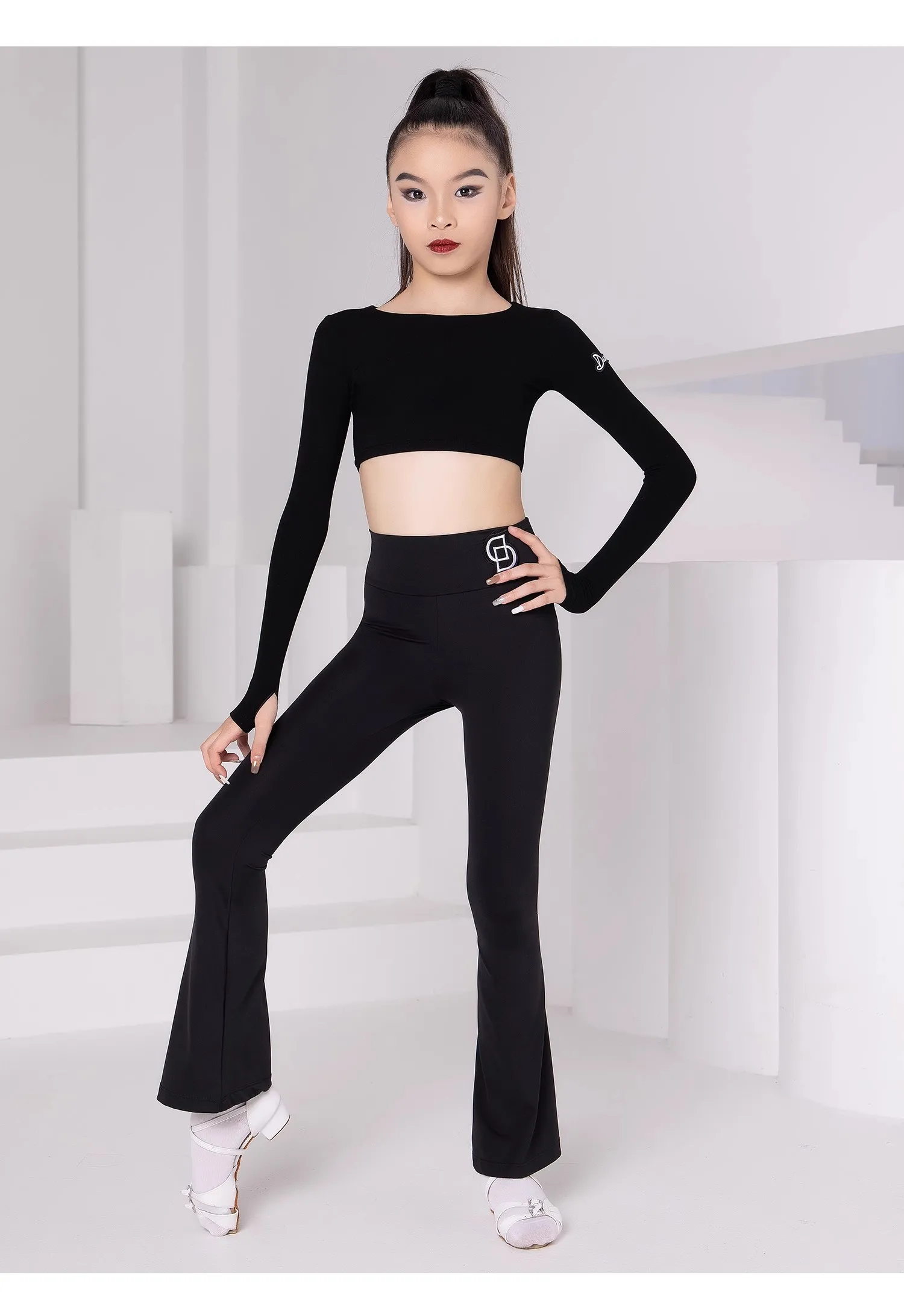 Высококачественный женский костюм для латинских танцев для взрослых по индивидуальному заказу, комплект брюк для фитнеса с открытой талией и длинными рукавами, базовый наряд для практики
Высококачественный женский костюм для латинских танцев для взрослых по индивидуальному заказу, комплект брюк для фитнеса с открытой талией и длинными рукавами, базовый наряд для практики