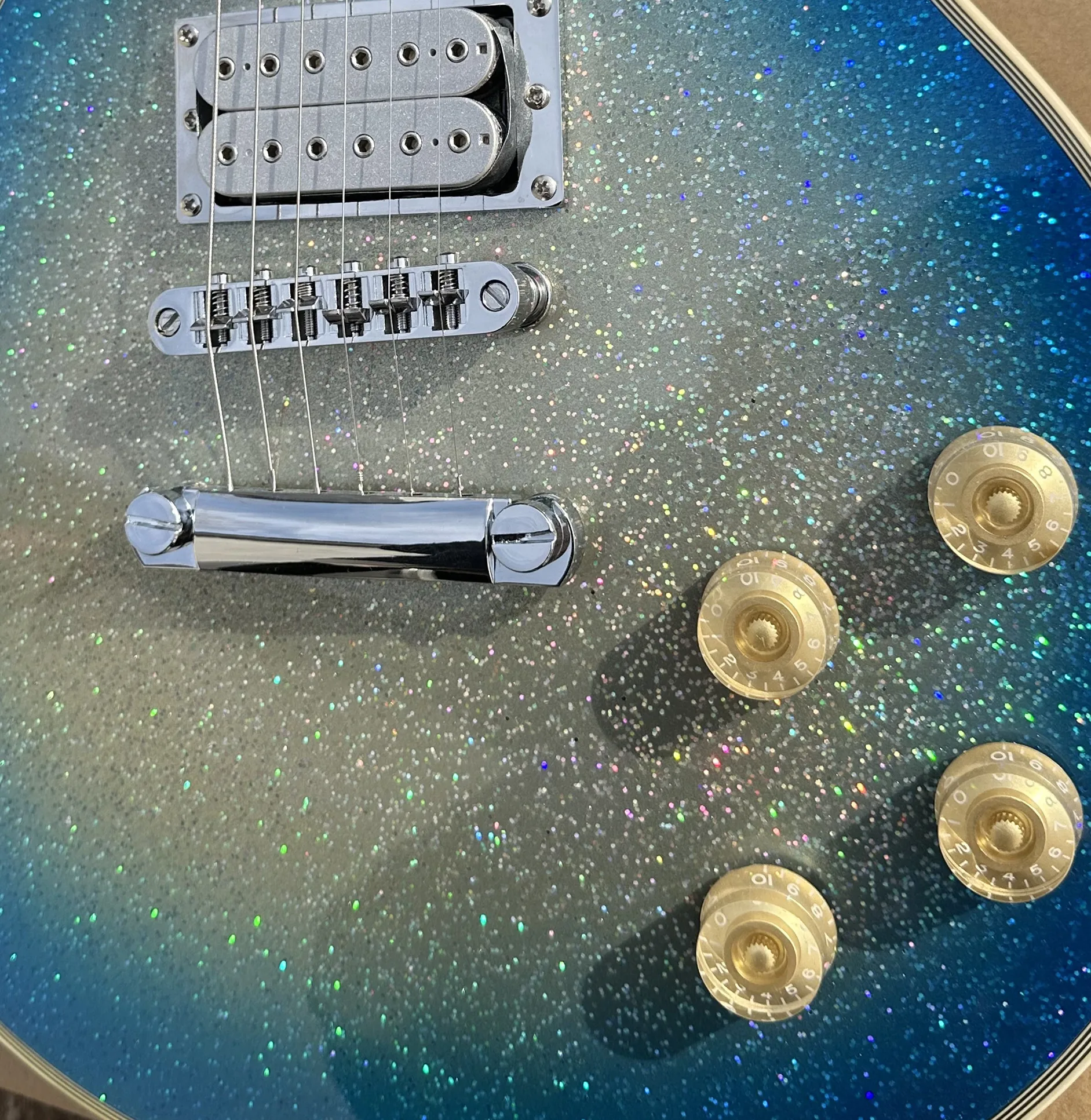 Customized electric guitar, silver glitter, imported paint, gold accessories, fast shipping includedin
Customized electric guitar, silver glitter, imported paint, gold accessories, fast shipping includedin