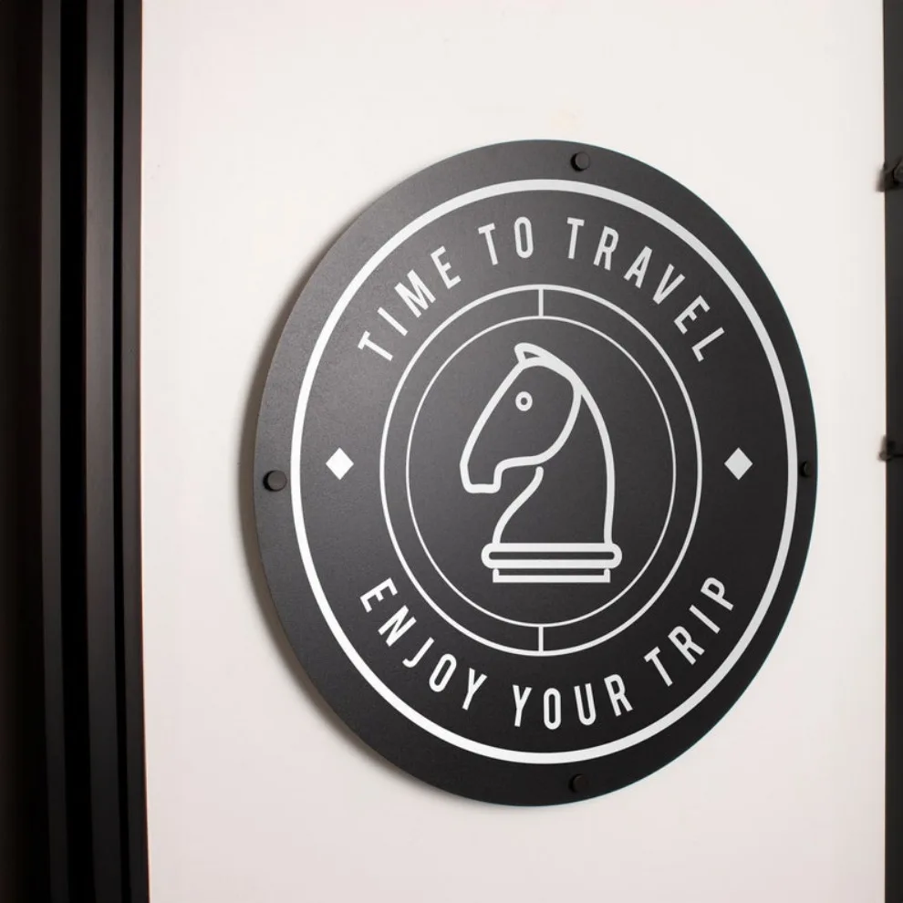 Custom Metal Round Logo Sign: Personalized Business Office Decor
Custom Metal Round Logo Sign: Personalized Business Office Decor