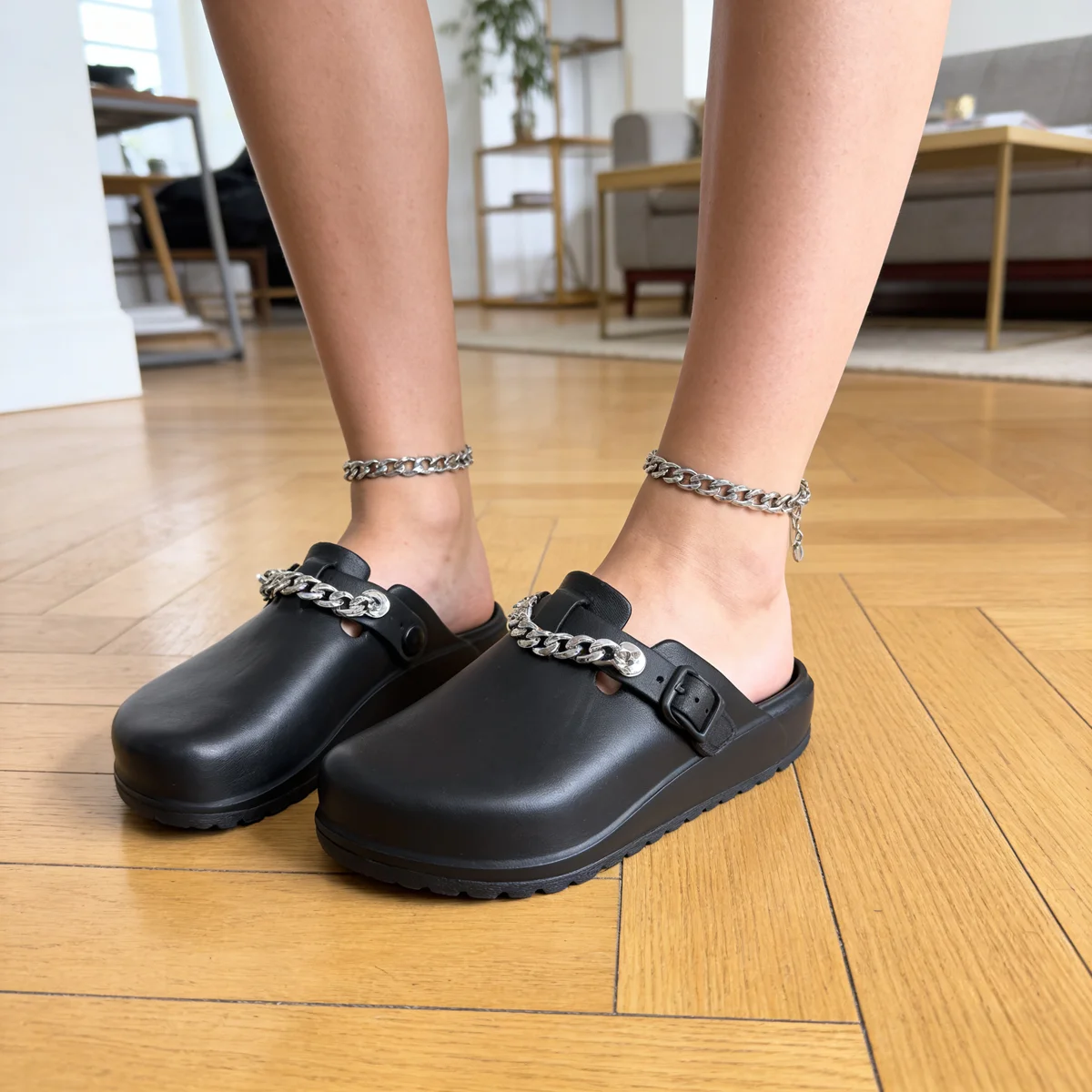 EVA Platform Clogs for Women, Trendy Black Clogs with Anklet Chain Design, Non-Slip Waterproof Indoor Outdoor Slides
EVA Platform Clogs for Women, Trendy Black Clogs with Anklet Chain Design, Non-Slip Waterproof Indoor Outdoor Slides