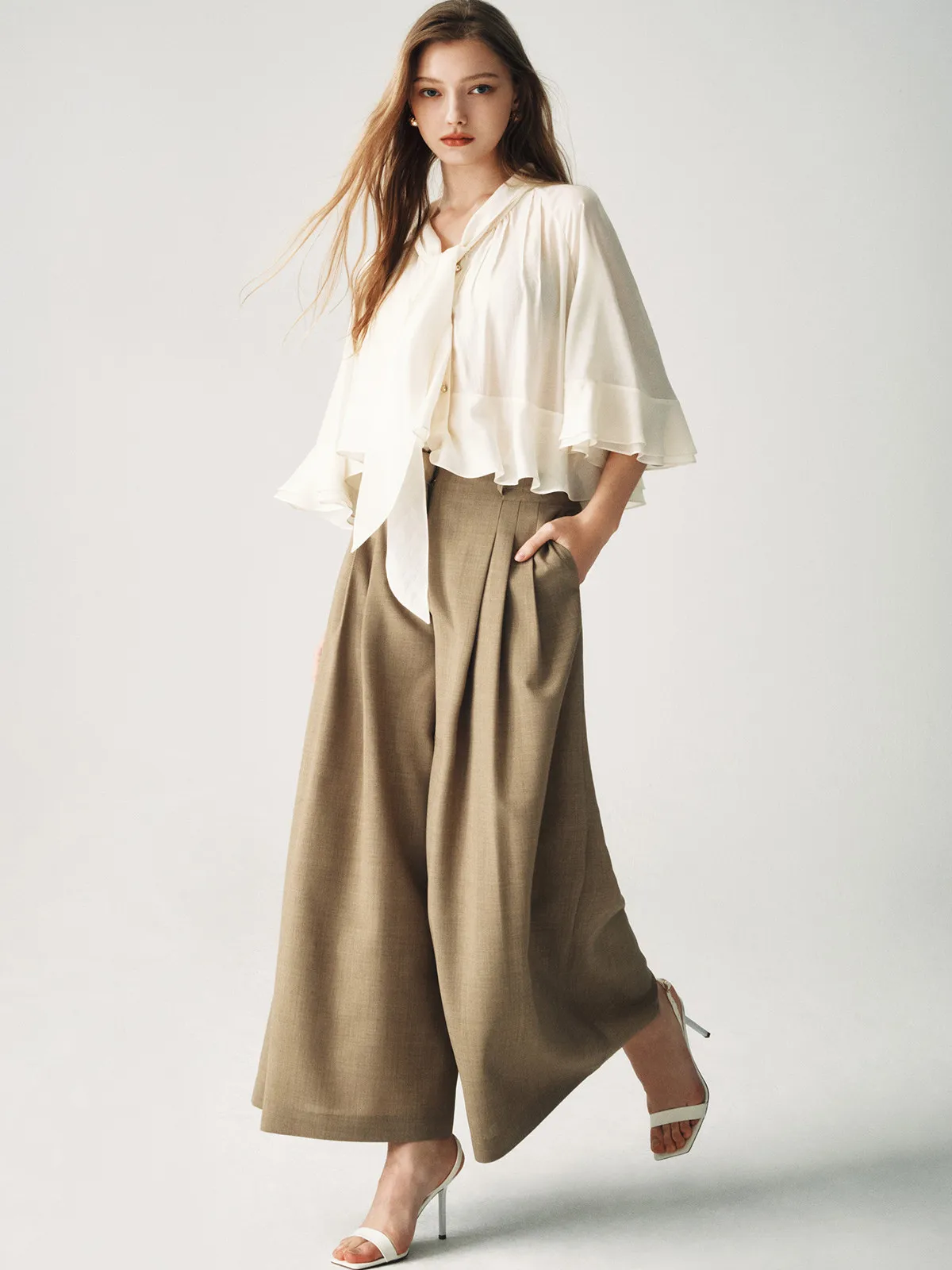 Ele Faionable Commuter Loose Floating Collar Bell Sve irt Women Versatile Six Sve Length Pure Color Button Closure
Ele Faionable Commuter Loose Floating Collar Bell Sve irt Women Versatile Six Sve Length Pure Color Button Closure