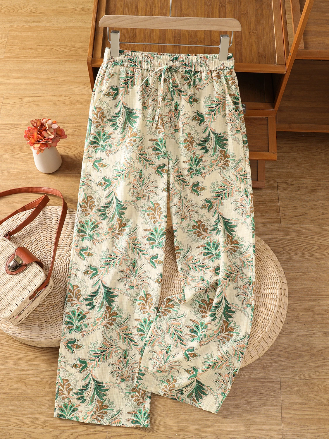 Свободные повседневные брюки из хлопка и льна с цветочным принтом, летние пляжные брюки с высокой талией, женские брюки с цветной этикеткой, большие размеры
Свободные повседневные брюки из хлопка и льна с цветочным принтом, летние пляжные брюки с высокой талией, женские брюки с цветной этикеткой, большие размеры