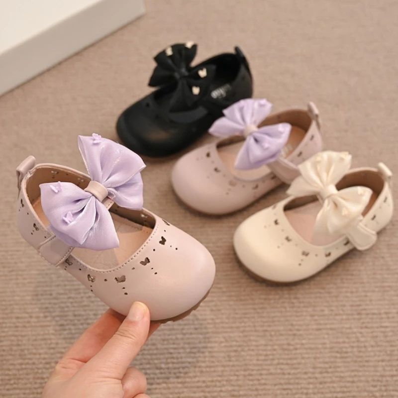 Child Bow Shoe 2026 New Korean Version Child Soft Shoe Fashion Girl Anti Slip Versatile Leather Shoe Child Flat Bottomed Loafers
Child Bow Shoe 2026 New Korean Version Child Soft Shoe Fashion Girl Anti Slip Versatile Leather Shoe Child Flat Bottomed Loafers