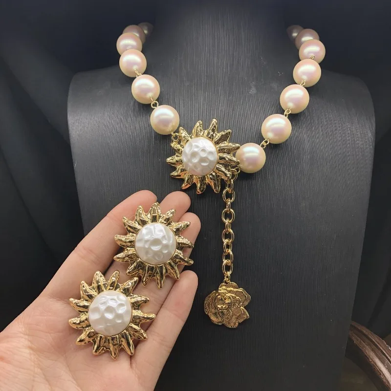 Vintage Haute Sun Pendant Mapei Pearl Necklace Temperament Fashion Jewelry Set Pearl Stud Earrings Chinese Antique
Vintage Haute Sun Pendant Mapei Pearl Necklace Temperament Fashion Jewelry Set Pearl Stud Earrings Chinese Antique