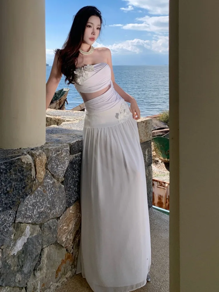 Комплект из двух предметов Pure Desire Holiday: белый топ без бретелек с вырезами и длинное платье, женский, из шелка с узором Aosphere.
Комплект из двух предметов Pure Desire Holiday: белый топ без бретелек с вырезами и длинное платье, женский, из шелка с узором Aosphere.