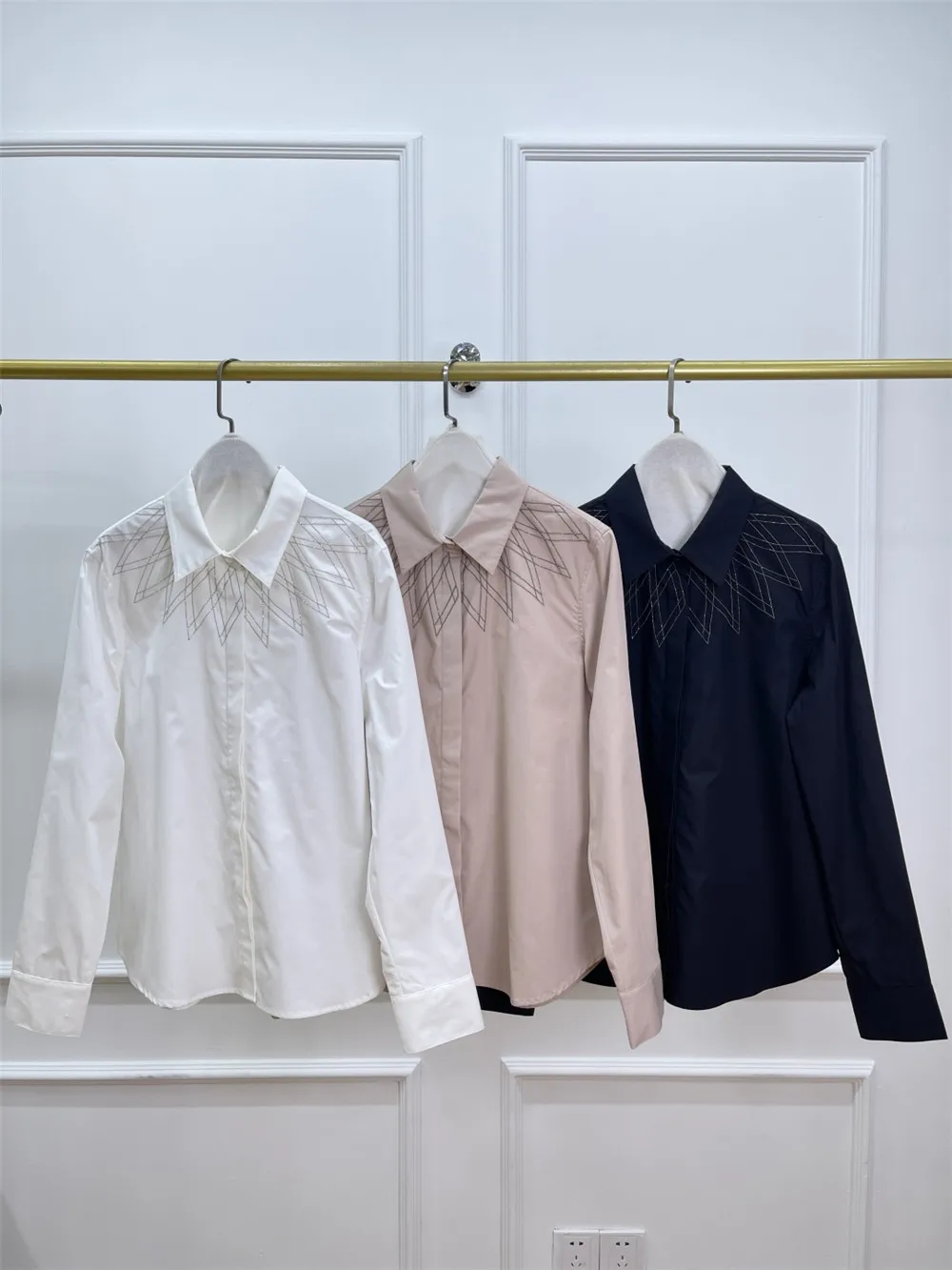 100% Cotton Shirt Women's Heavy Beaded Lapel Long-sleeved Casual Blouse Top Spring Summer New
100% Cotton Shirt Women's Heavy Beaded Lapel Long-sleeved Casual Blouse Top Spring Summer New