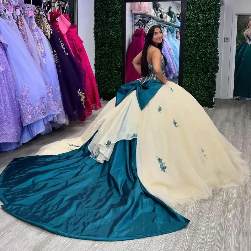 Customized Light Champagne Quinceanera Dresses Ball Gown Off The Shoulder Applique Lace Beads Bow Tull Party Birthday Sweet 16
Customized Light Champagne Quinceanera Dresses Ball Gown Off The Shoulder Applique Lace Beads Bow Tull Party Birthday Sweet 16