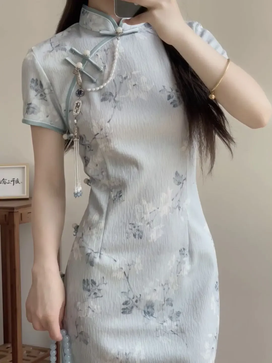 Повседневное платье Cheongsam 2025 года, новое летнее китайское элегантное синее тонкое платье Ципао в стиле ретро для девочек, улучшенное молодежное платье
Повседневное платье Cheongsam 2025 года, новое летнее китайское элегантное синее тонкое платье Ципао в стиле ретро для девочек, улучшенное молодежное платье