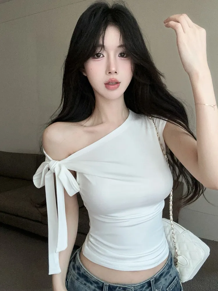 Sexy Knot T-Shirt Women's Shoulder Bared Belted Short Sleeve Slim Fit Summer New Style City Walk Polyester Fiber
Sexy Knot T-Shirt Women's Shoulder Bared Belted Short Sleeve Slim Fit Summer New Style City Walk Polyester Fiber