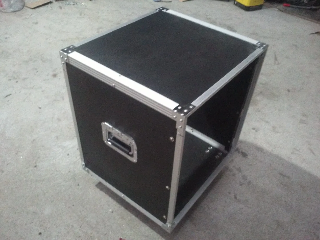 Hongjin 10u12u16u20u doorless shockproof power amplifier cabinet speaker air box
Hongjin 10u12u16u20u doorless shockproof power amplifier cabinet speaker air box