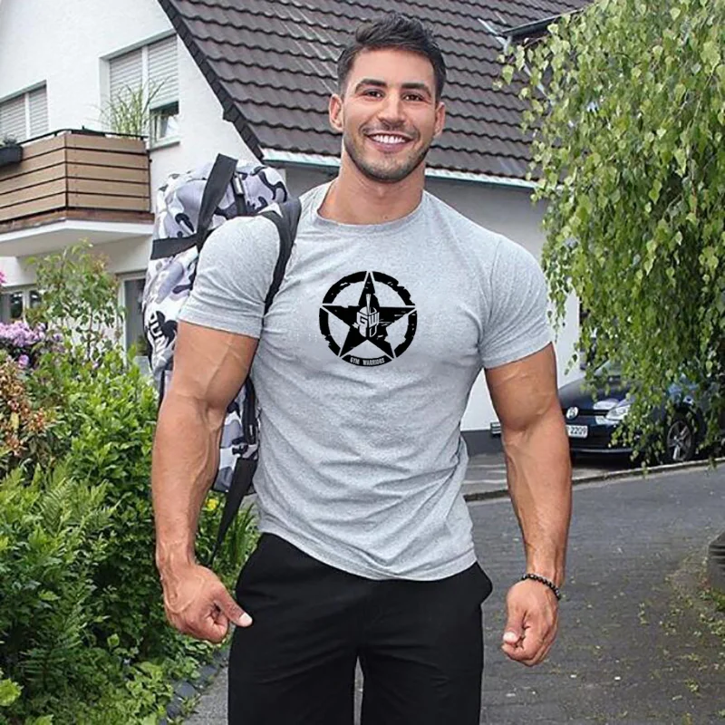 Модные футболки с закругленным подолом, облегающие рубашки с коротким рукавом, простой стиль, футболки для тренажерного зала, бодибилдинга, мужская одежда для фитнеса
Модные футболки с закругленным подолом, облегающие рубашки с коротким рукавом, простой стиль, футболки для тренажерного зала, бодибилдинга, мужская одежда для фитнеса