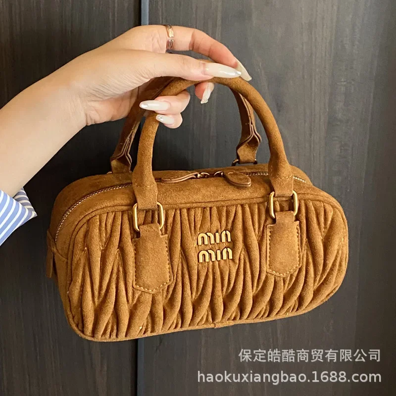 Matte Cloud Pillow Shoulder Bag Women Vintage Crinkle Crossbody Purse Pebbled Leather Lunch Date Ready Essential
Matte Cloud Pillow Shoulder Bag Women Vintage Crinkle Crossbody Purse Pebbled Leather Lunch Date Ready Essential