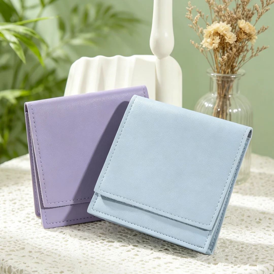 100Pcs Lovely 8x8cm Leather Envelope Pouches Jewelry Gift Bags Wedding Wrapping Ring Earrings Small Gift Bags Travel Packaged
100Pcs Lovely 8x8cm Leather Envelope Pouches Jewelry Gift Bags Wedding Wrapping Ring Earrings Small Gift Bags Travel Packaged