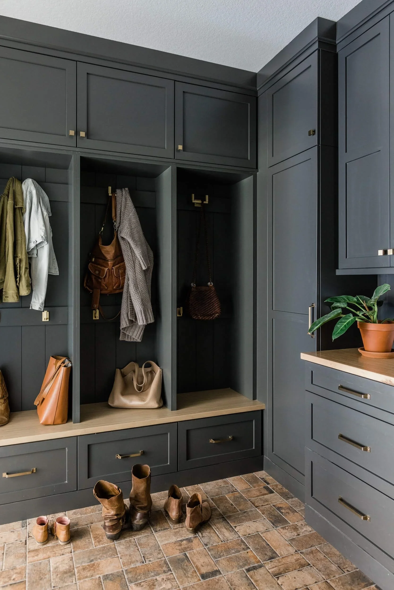'Artisan Factory Sale Classic Design Shaker Door Mudroom Ctorage Cabinet
'Artisan Factory Sale Classic Design Shaker Door Mudroom Ctorage Cabinet
