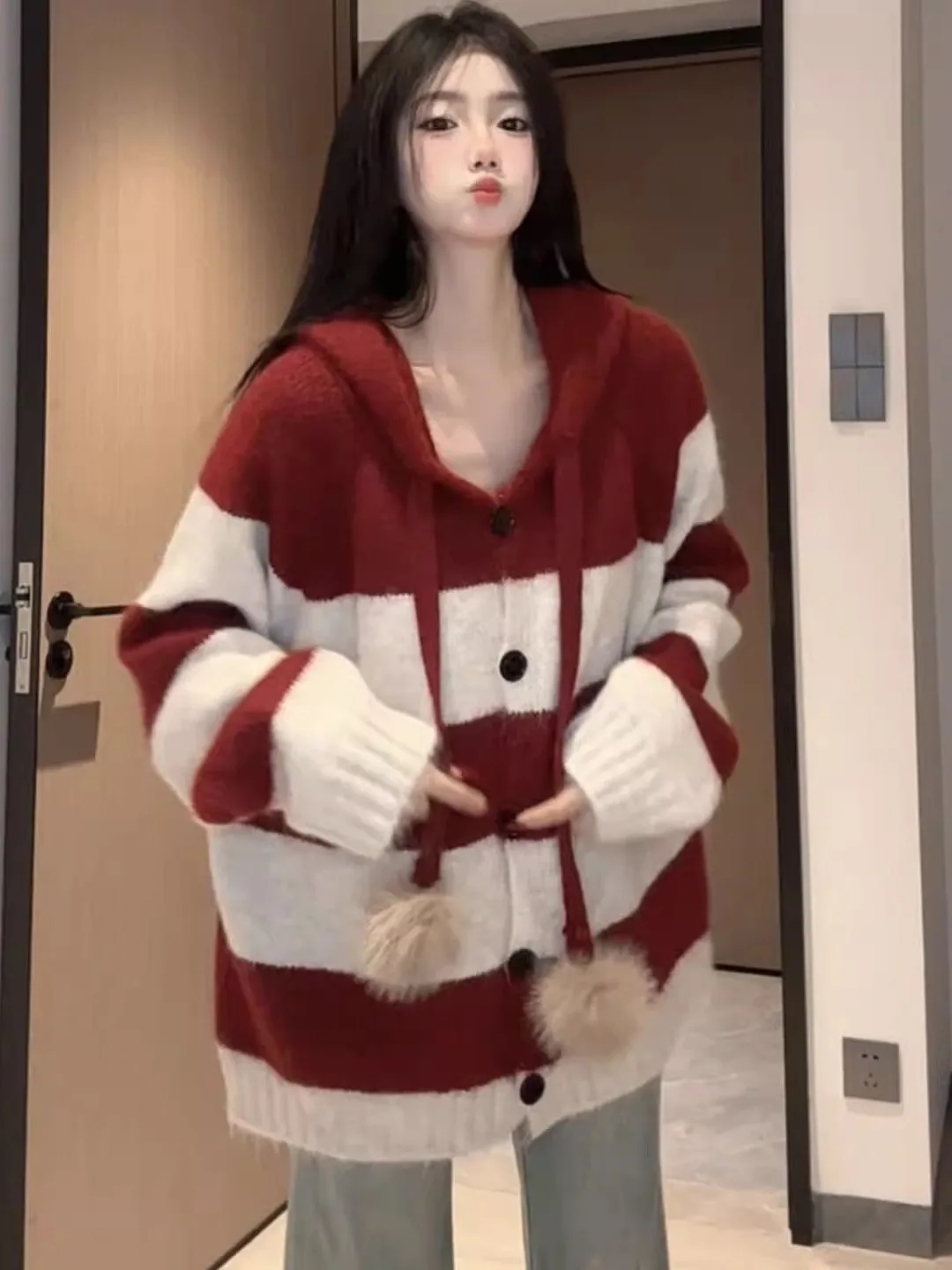 Корейский студенческий полосатый трикотаж с капюшоном, джет, женский осенне-зимний ленивый элитный свободный вязаный открытый кардиган, топ
Корейский студенческий полосатый трикотаж с капюшоном, джет, женский осенне-зимний ленивый элитный свободный вязаный открытый кардиган, топ