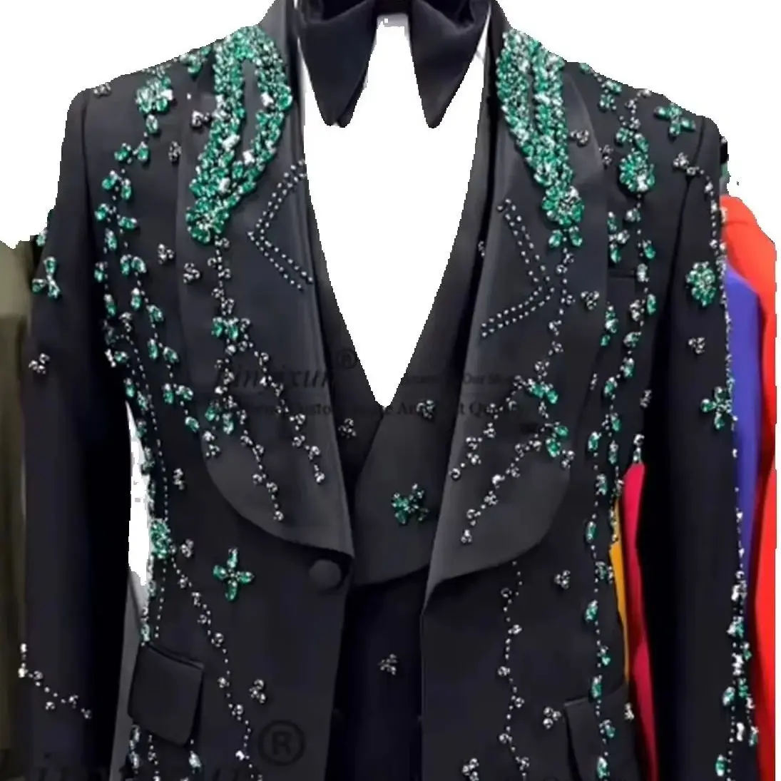 Formal Shawl Lapel Men Suits Luxury Jewelry Ornament Groom Tuxedo Customized Male Party Blazers 3 Pieces Sets trajes para hombre
Formal Shawl Lapel Men Suits Luxury Jewelry Ornament Groom Tuxedo Customized Male Party Blazers 3 Pieces Sets trajes para hombre