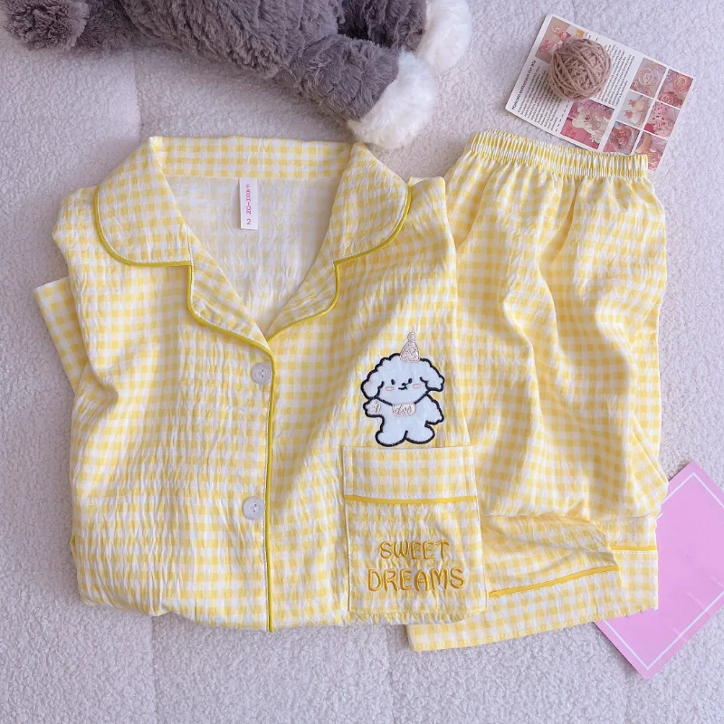 Новая весенняя милая милая домашняя одежда, пижамы для женщин, клетчатый дизайн с вышивкой букв и собакой, женский пижамный комплект, ночное белье с отворотом и вырезом
Новая весенняя милая милая домашняя одежда, пижамы для женщин, клетчатый дизайн с вышивкой букв и собакой, женский пижамный комплект, ночное белье с отворотом и вырезом