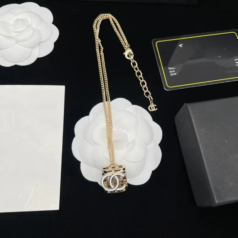 Light Luxury Simple High-end Niche Design Letter Fashion Versatile 2024 Jewelry Necklace
Light Luxury Simple High-end Niche Design Letter Fashion Versatile 2024 Jewelry Necklace
