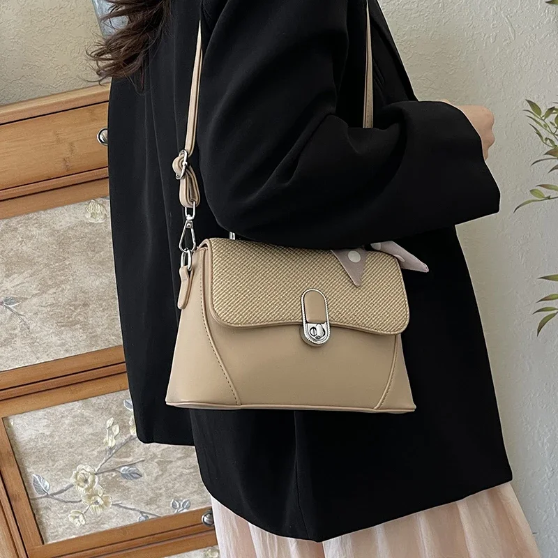 High-End Fashionable Clutch Bag With Solid Color Design - Minimalist Commuter Messenger Purse For Casual Everyday Use
High-End Fashionable Clutch Bag With Solid Color Design - Minimalist Commuter Messenger Purse For Casual Everyday Use