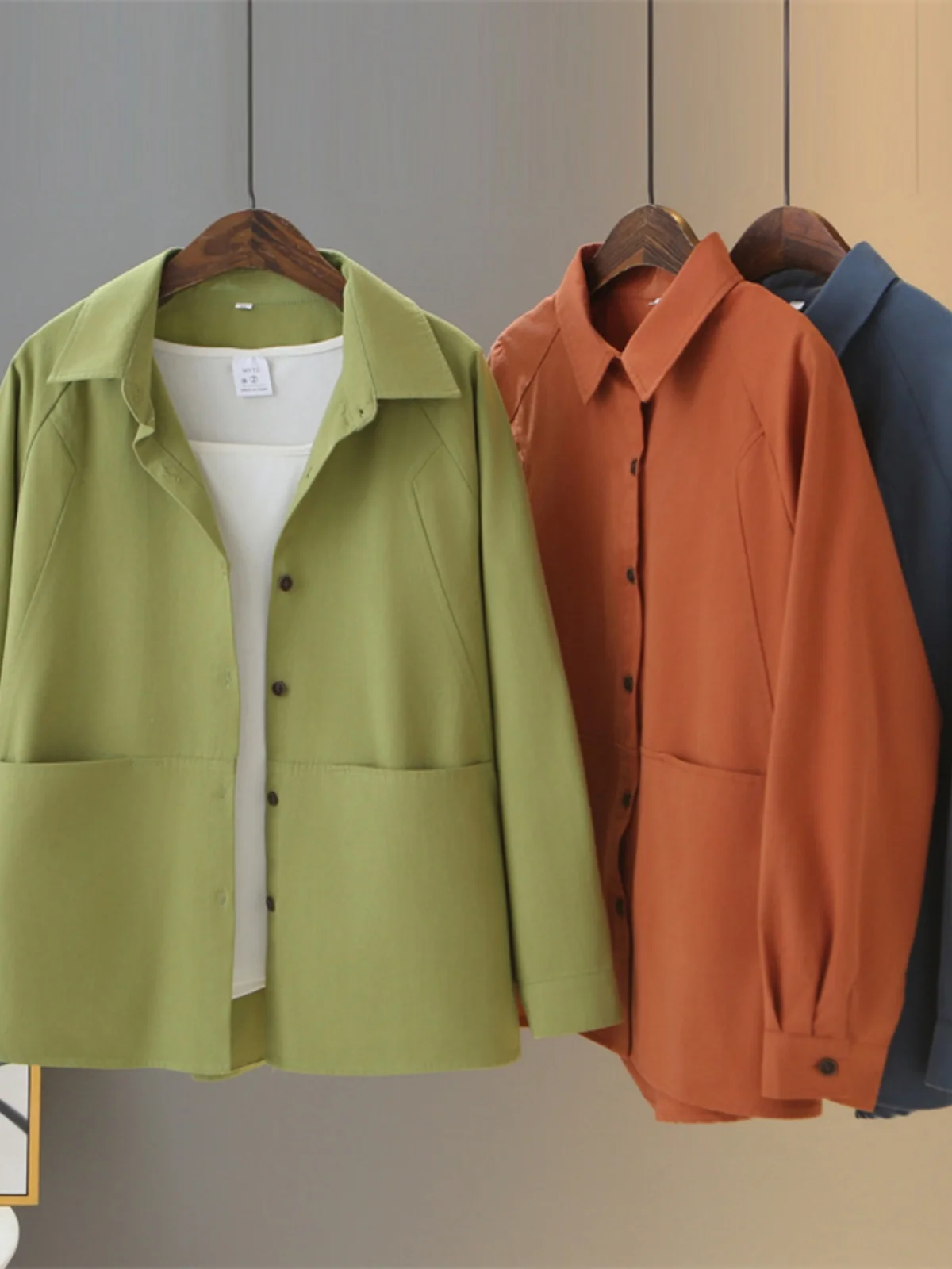 plus Size Casual Long Sleeve Collar Shirt Jacket for Heavy Women Spring Autumn Korean Style Simple Top Cotton Material
plus Size Casual Long Sleeve Collar Shirt Jacket for Heavy Women Spring Autumn Korean Style Simple Top Cotton Material