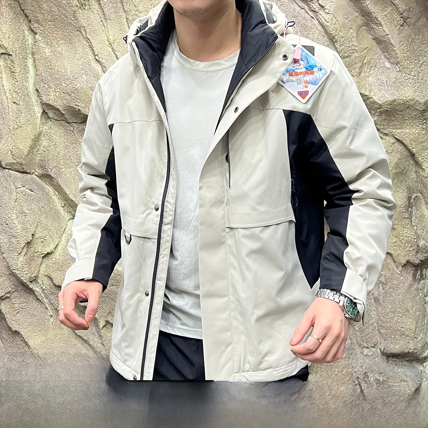 Уличное мужское 3D пуховое пальто на заказ, водостойкое теплое осенне-зимнее пальто Fce, обычный крой, длинное свековое пальто на молнии
Уличное мужское 3D пуховое пальто на заказ, водостойкое теплое осенне-зимнее пальто Fce, обычный крой, длинное свековое пальто на молнии