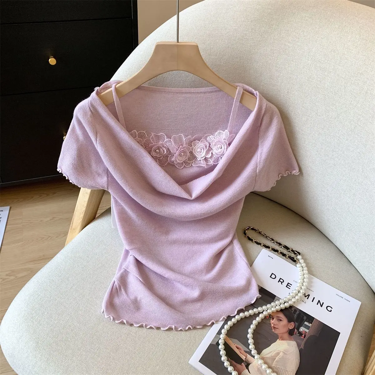 Женская модная яркая линия украшения с цветочным принтом, искусственная футболка из двух предметов, летняя темпераментная лоскутная однотонная сексуальная футболка
Женская модная яркая линия украшения с цветочным принтом, искусственная футболка из двух предметов, летняя темпераментная лоскутная однотонная сексуальная футболка