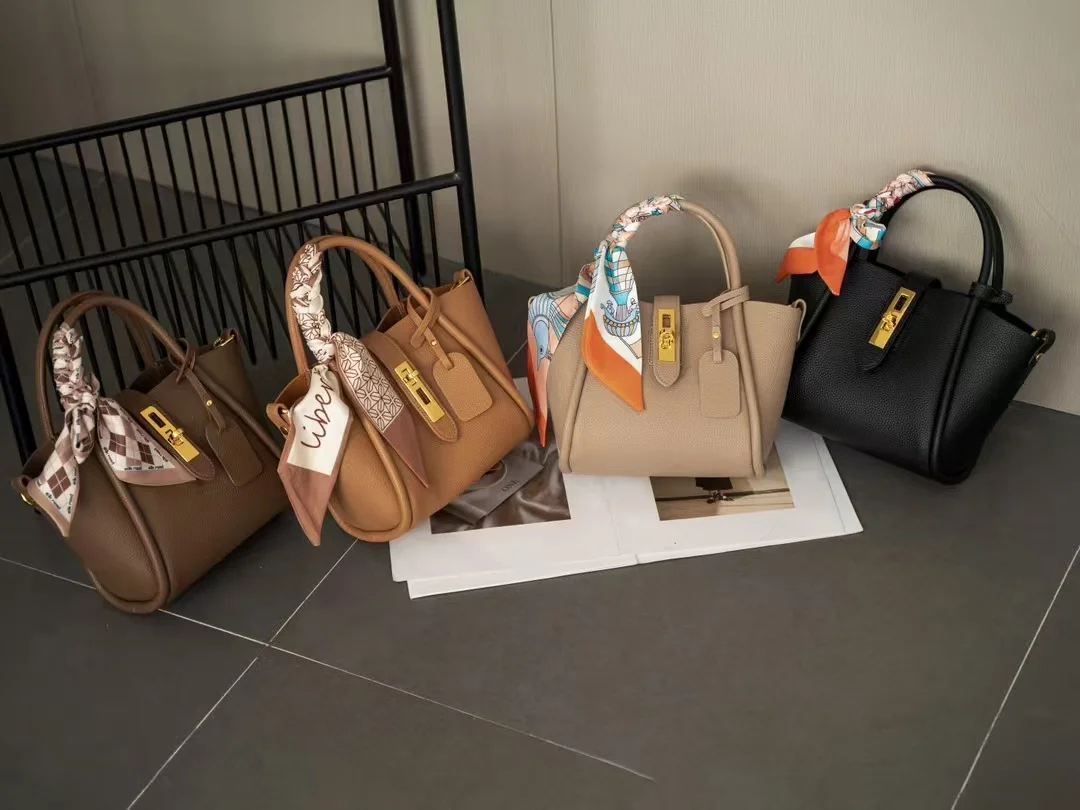 Hot Sell Fashion Versatile Genuine Leather Handbags For Women Light Luxury High Quality Lychee Pattern Cowhide Bucket Bags
Hot Sell Fashion Versatile Genuine Leather Handbags For Women Light Luxury High Quality Lychee Pattern Cowhide Bucket Bags