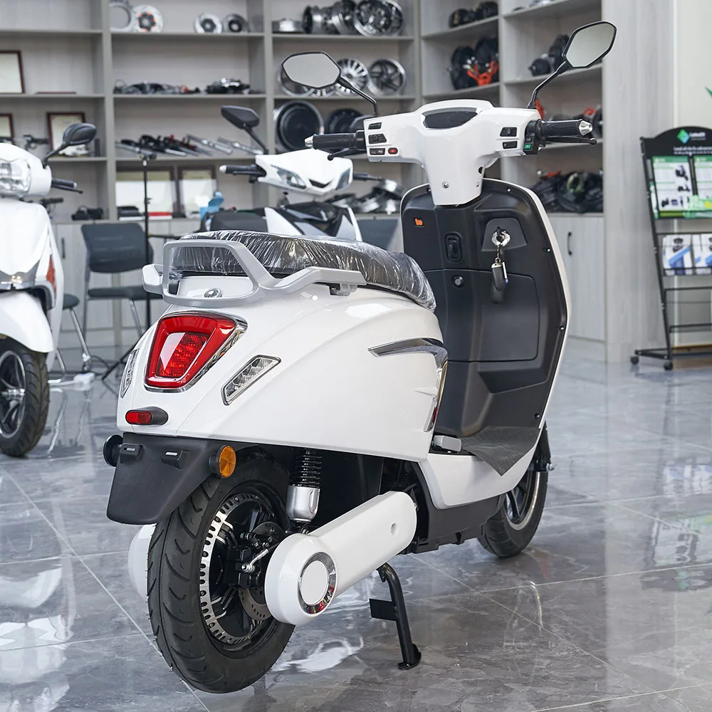 12 Inch 1100W 1300W Electric Scooter Adults 200kg Motorcycle 65km/h Speed 70km Range Electric Motorcycle
12 Inch 1100W 1300W Electric Scooter Adults 200kg Motorcycle 65km/h Speed 70km Range Electric Motorcycle