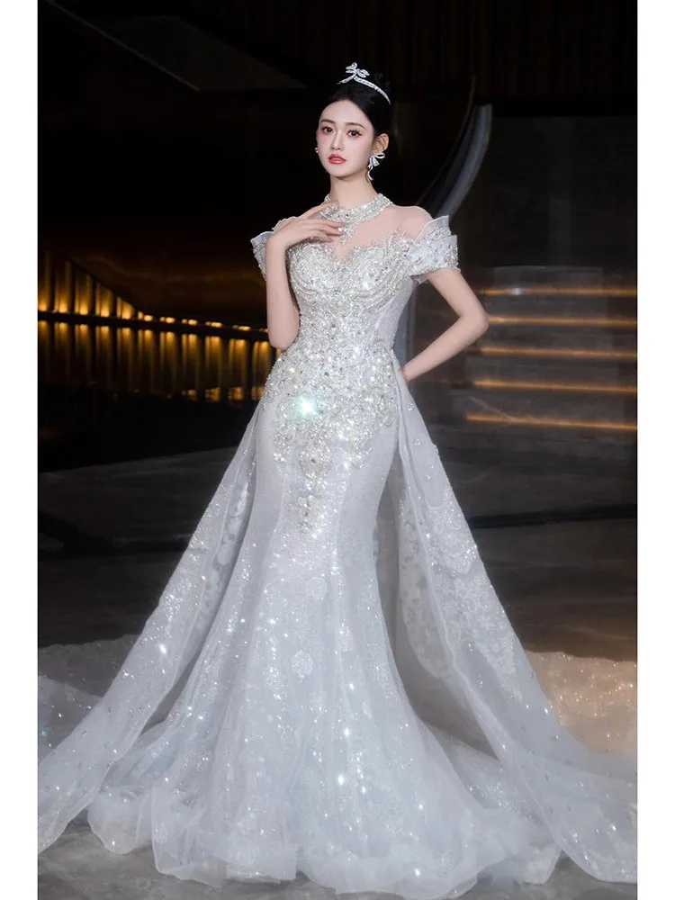 This is a high-end custom-made one-shoulder dress with light and new main fabric
This is a high-end custom-made one-shoulder dress with light and new main fabric