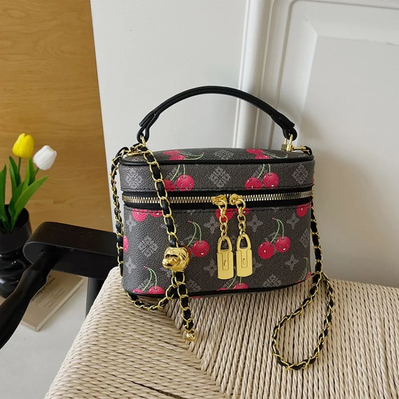 2026 Vintage Girls Shoulder Bag Handbag Printing Ladies Fashion Crossbody Small Square Bag Simple Chain Girls Cosmetic Bag
2026 Vintage Girls Shoulder Bag Handbag Printing Ladies Fashion Crossbody Small Square Bag Simple Chain Girls Cosmetic Bag