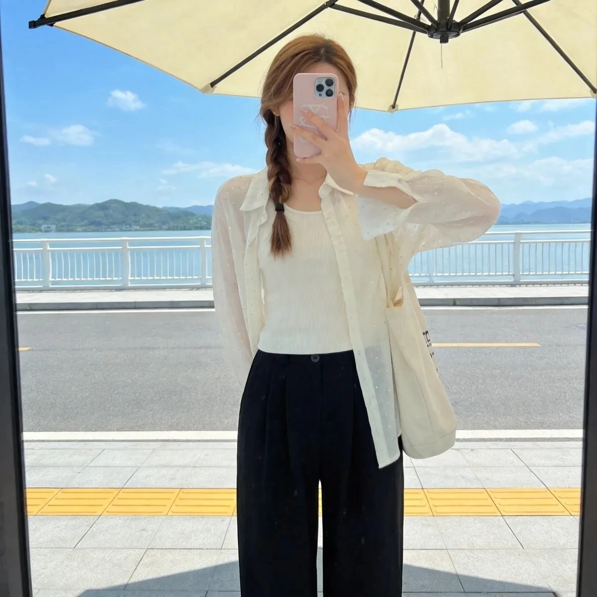 Women's Neck Shiny Sequin Lightweight Breathable Sun Protection Shirt Summer New Style Padded Transparent Thin Outerwear
Women's Neck Shiny Sequin Lightweight Breathable Sun Protection Shirt Summer New Style Padded Transparent Thin Outerwear