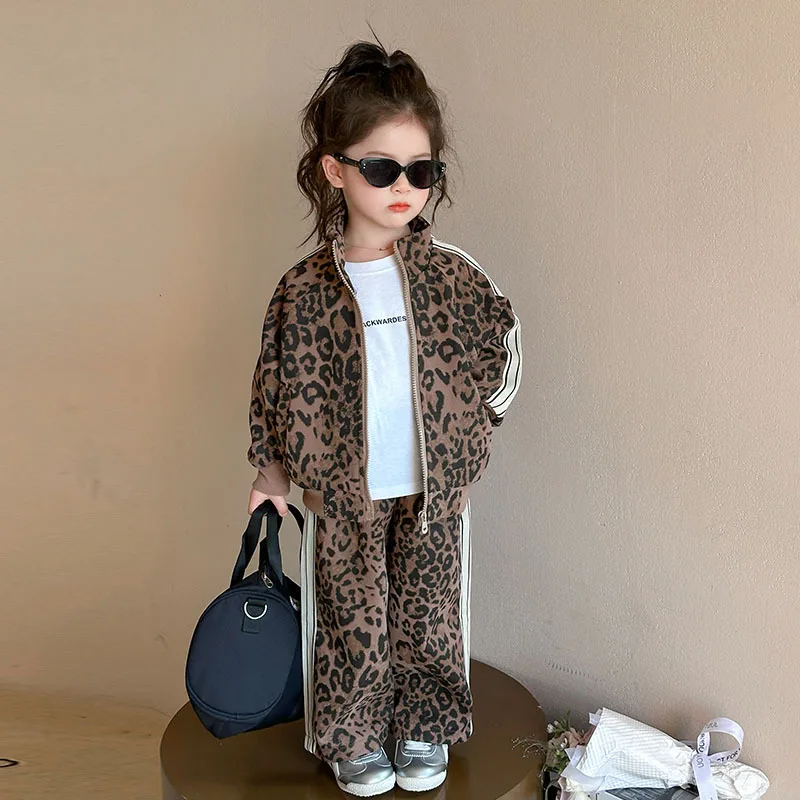 Стильные весенне-осенние комплекты для девочек, костюм с леопардовым узором, пальто + брюки, брюки, повседневный спортивный костюм из 2 предметов, детская одежда 
Стильные весенне-осенние комплекты для девочек, костюм с леопардовым узором, пальто + брюки, брюки, повседневный спортивный костюм из 2 предметов, детская одежда