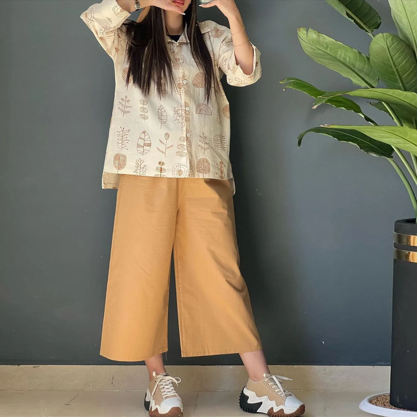 Middle East Arab casual loose large size cotton and linen printed shirt seven-point wide-leg pants fashionable simple and versat
Middle East Arab casual loose large size cotton and linen printed shirt seven-point wide-leg pants fashionable simple and versat