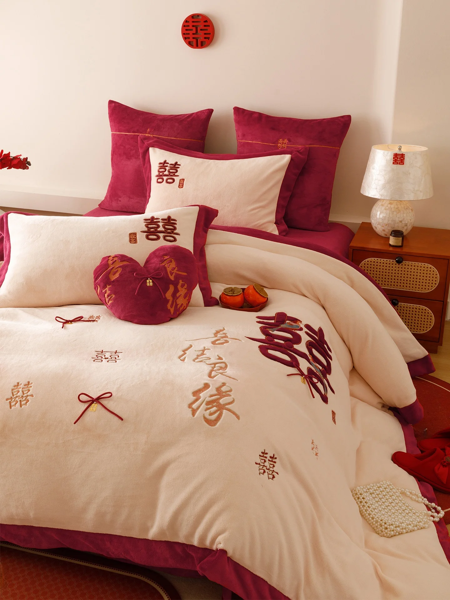 Thiened Milk Velvet Bedding Set Red Double Happin Stitched Wedding Quilt Cover eet Chinese New Wedding Bedding Collection
Thiened Milk Velvet Bedding Set Red Double Happin Stitched Wedding Quilt Cover eet Chinese New Wedding Bedding Collection