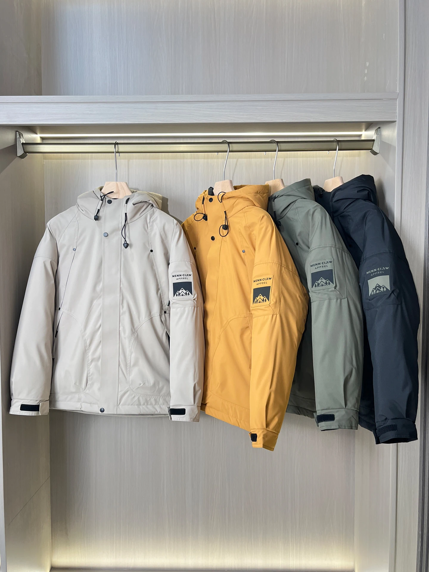 Outdoor Men's Thiened Cotton Jaet with Hood Zipper Warm Windproof Waterproof Multi-ket Workwear Sle Faion Urban
Outdoor Men's Thiened Cotton Jaet with Hood Zipper Warm Windproof Waterproof Multi-ket Workwear Sle Faion Urban