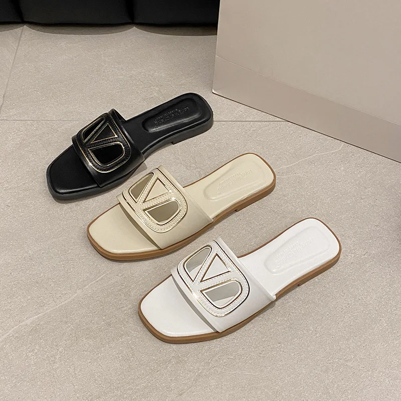 V Home Big LOGO Flat Slippers for Outdoor Wear Fashion Flip Flops Home Single Shoes Beach Shoes
V Home Big LOGO Flat Slippers for Outdoor Wear Fashion Flip Flops Home Single Shoes Beach Shoes