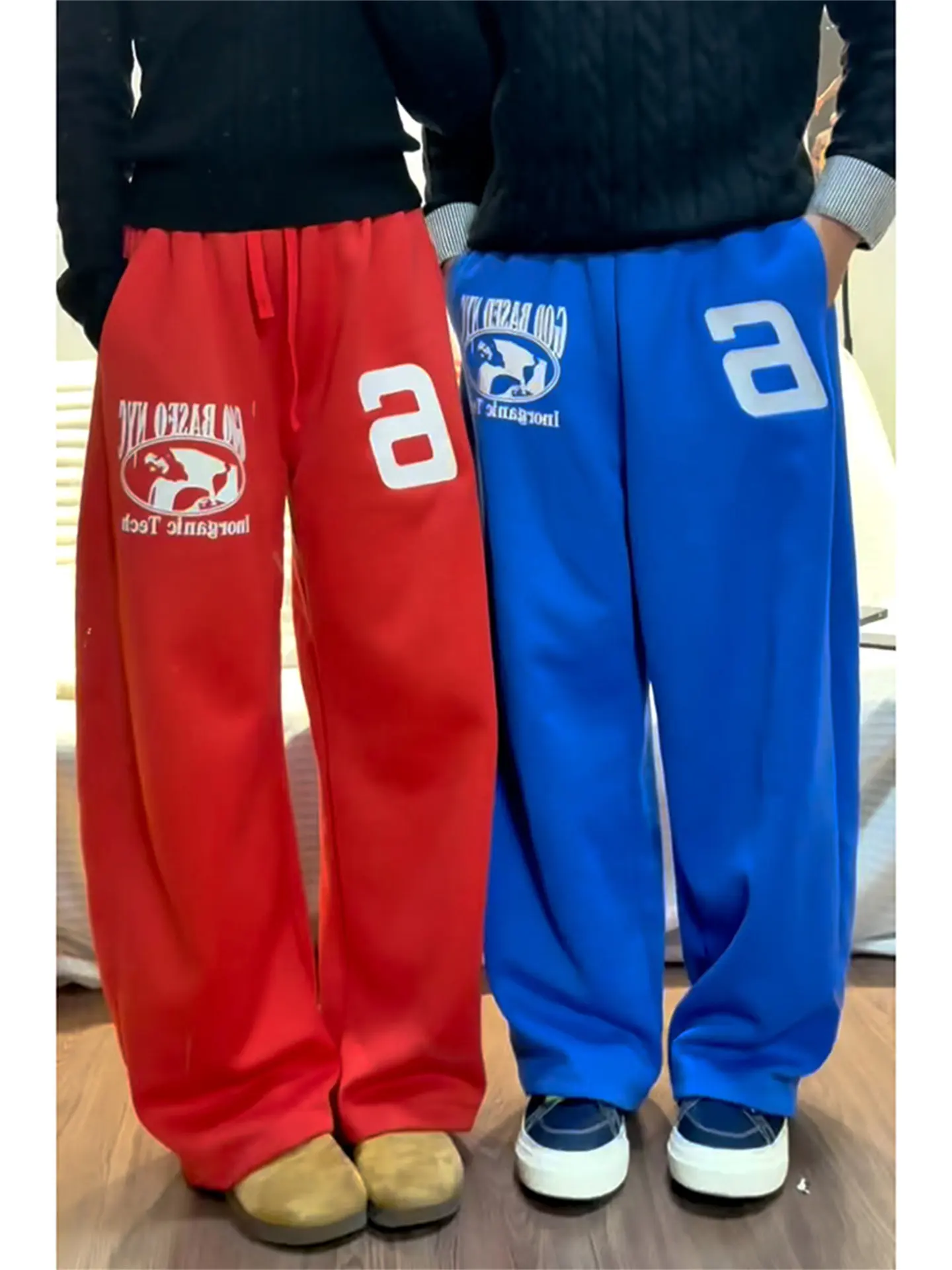 Retro American Streetwear Loose Wide Leg Pants Men Women Casual Long Trousers Drawstring Knife Sweatpants Trendy
Retro American Streetwear Loose Wide Leg Pants Men Women Casual Long Trousers Drawstring Knife Sweatpants Trendy