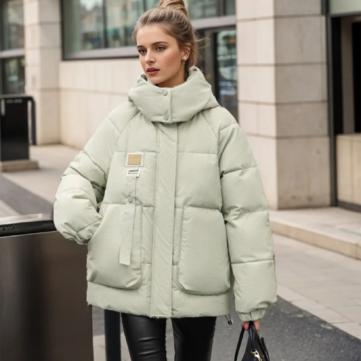 2025 Women Design Sense Winter Short Cotton Jacket Female New Hooded Thicken Warm Parkas Coats Women 2 Lager Pocket Jacket Coats
2025 Women Design Sense Winter Short Cotton Jacket Female New Hooded Thicken Warm Parkas Coats Women 2 Lager Pocket Jacket Coats