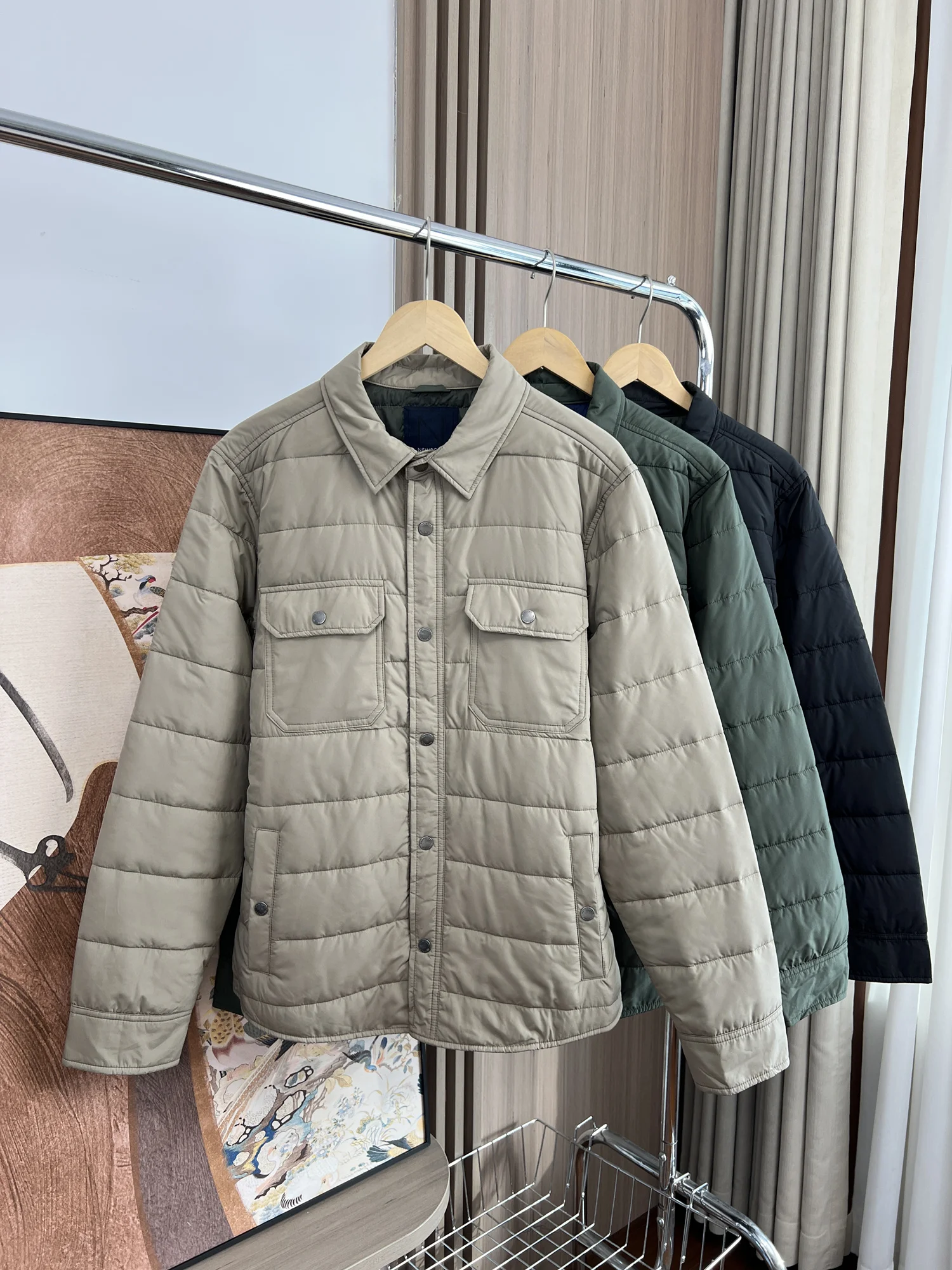 Мужская утепленная куртка Slim Fit из хлопка с воротником, легкая, теплая, осенне-зимняя, повседневная, городская, с удлиненными рукавами
Мужская утепленная куртка Slim Fit из хлопка с воротником, легкая, теплая, осенне-зимняя, повседневная, городская, с удлиненными рукавами