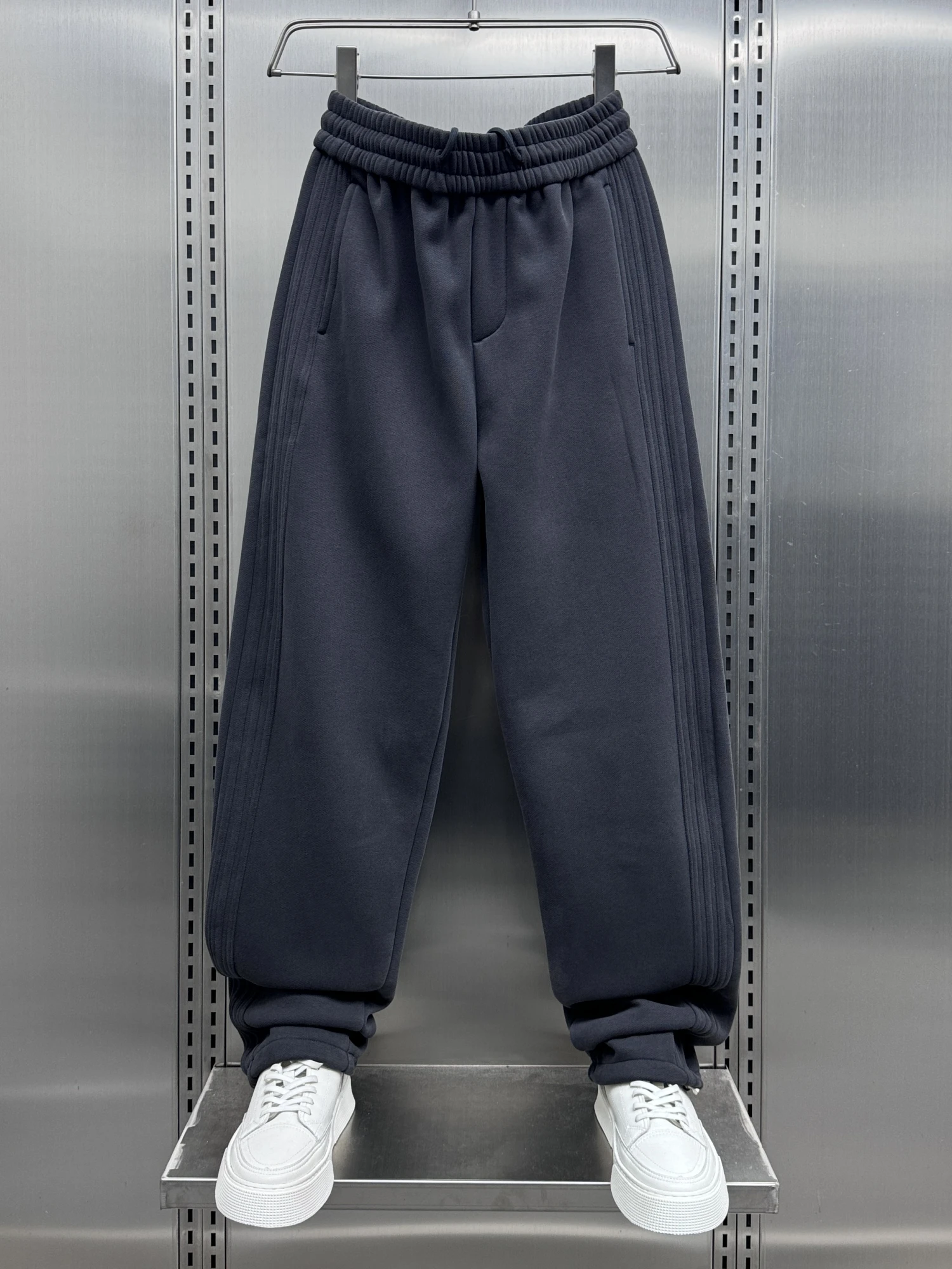 Trendy Thiened Fce Casual Pants Men's Stripe Splicing Color Sport Sweatpants Loose Fit Straight Leg Winter Wear
Trendy Thiened Fce Casual Pants Men's Stripe Splicing Color Sport Sweatpants Loose Fit Straight Leg Winter Wear