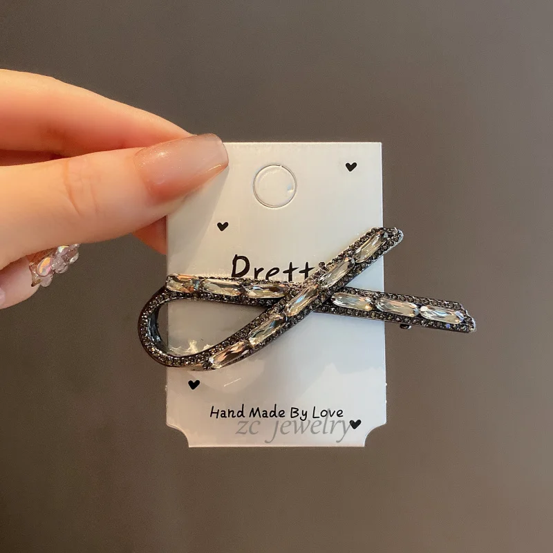 Sparkling Light Luxury Gray Rhinestone Bangs Exquisite Hair Clip for Women with a High-End Niche FeelinsSide Hair Clip
Sparkling Light Luxury Gray Rhinestone Bangs Exquisite Hair Clip for Women with a High-End Niche FeelinsSide Hair Clip