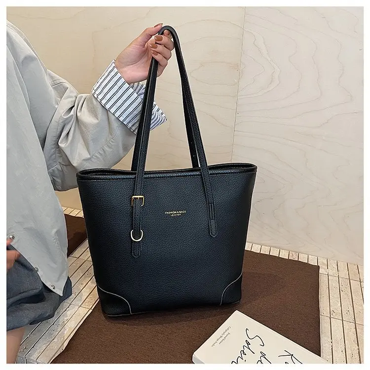 2025 Autumn Winter Spacious Tote Bag, Commuter Shoulder Purse for Women, Fashion Underarm Crossbody, Versatile Day to Night Bag
2025 Autumn Winter Spacious Tote Bag, Commuter Shoulder Purse for Women, Fashion Underarm Crossbody, Versatile Day to Night Bag